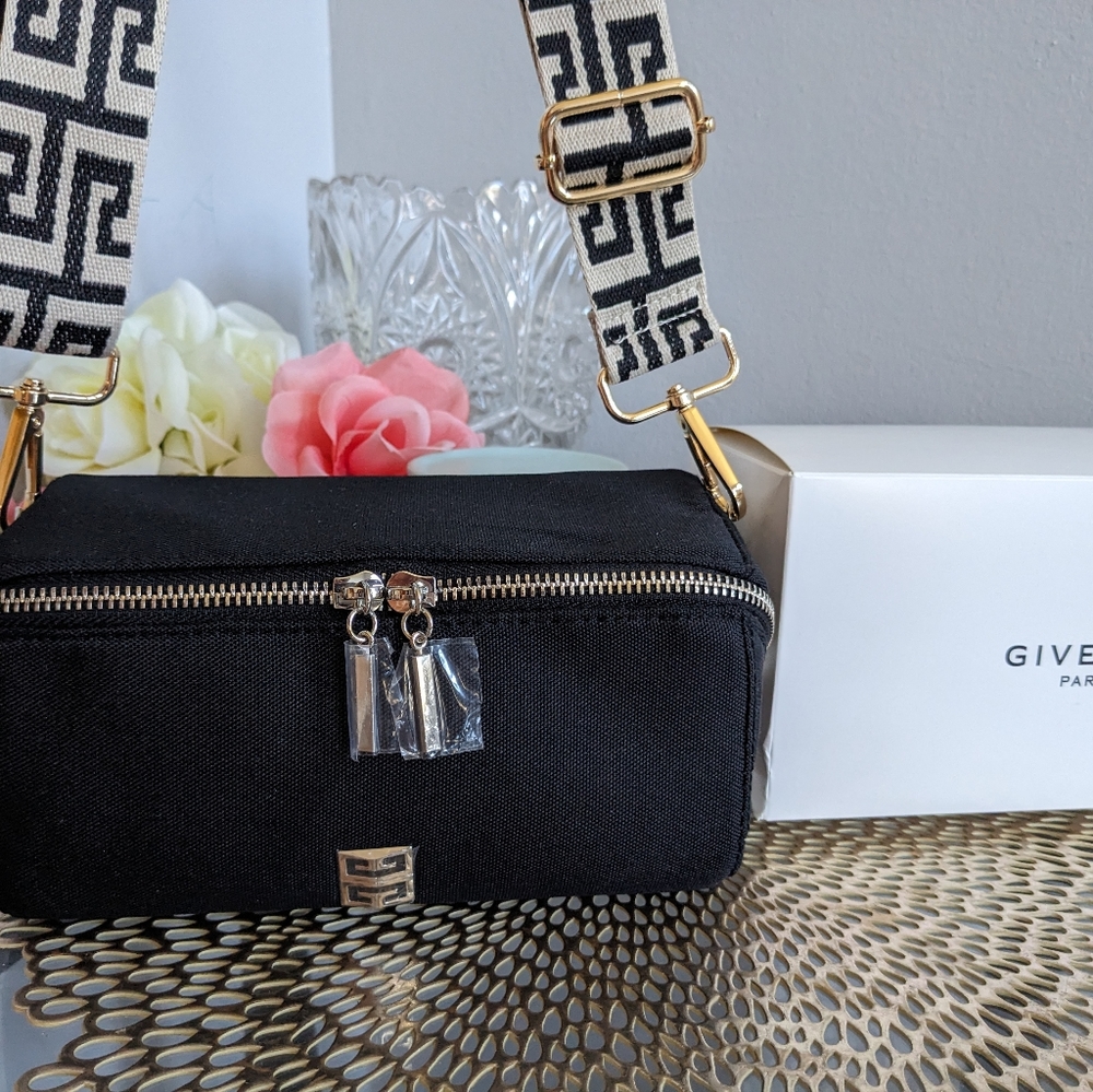 Givenchy - Picture 7 of 10